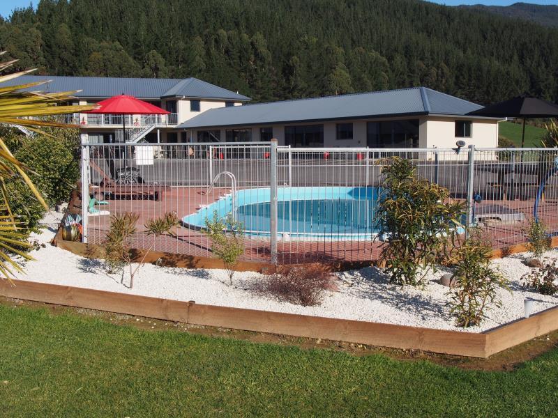 Linkwater Motel And Backpackers Buitenkant foto