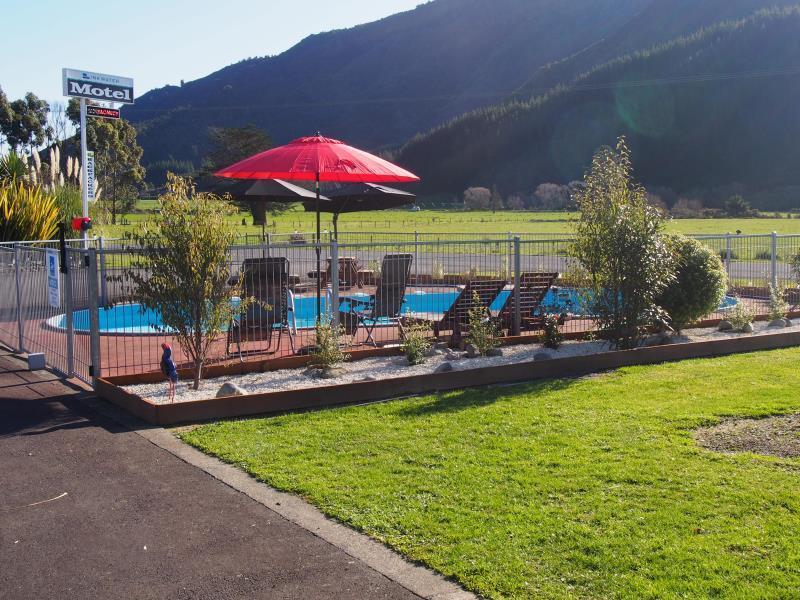 Linkwater Motel And Backpackers Buitenkant foto