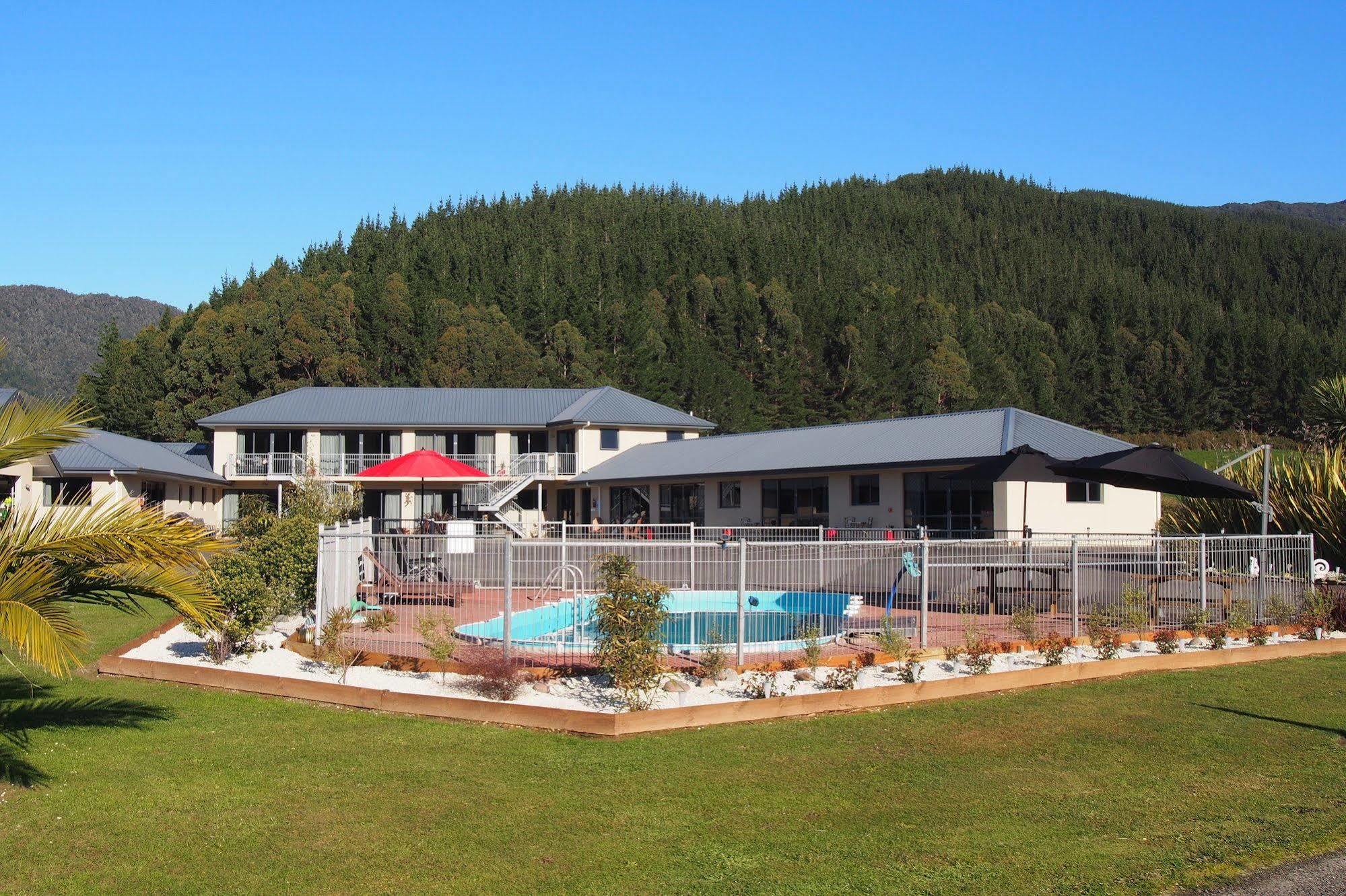 Linkwater Motel And Backpackers Buitenkant foto