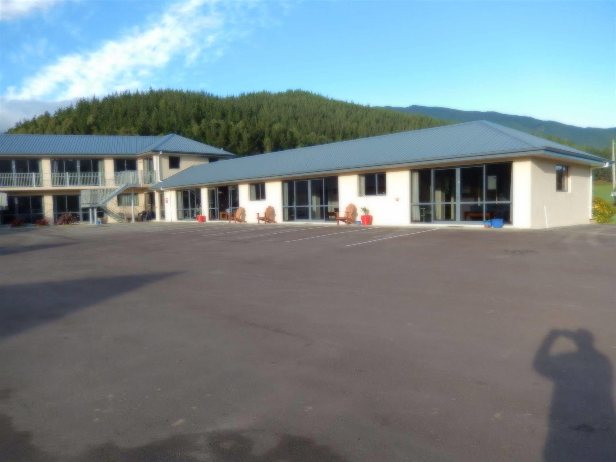 Linkwater Motel And Backpackers Buitenkant foto