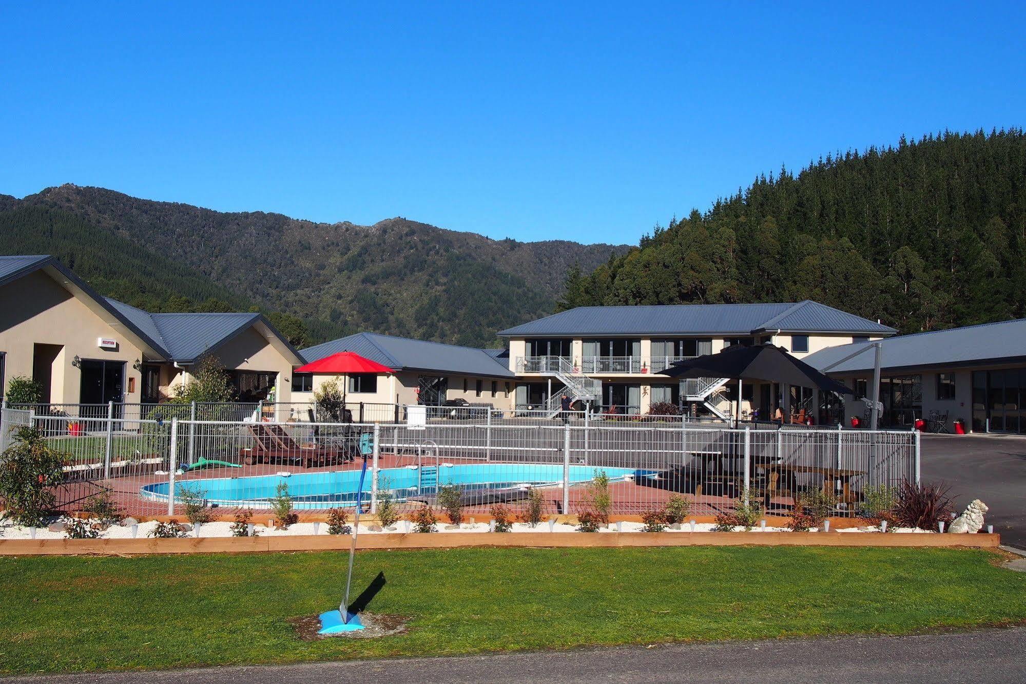 Linkwater Motel And Backpackers Buitenkant foto