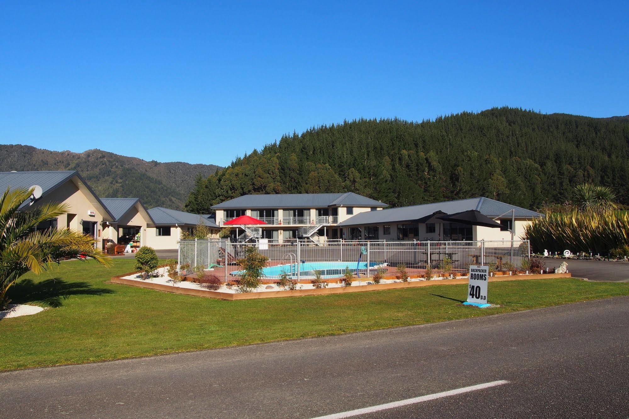 Linkwater Motel And Backpackers Buitenkant foto