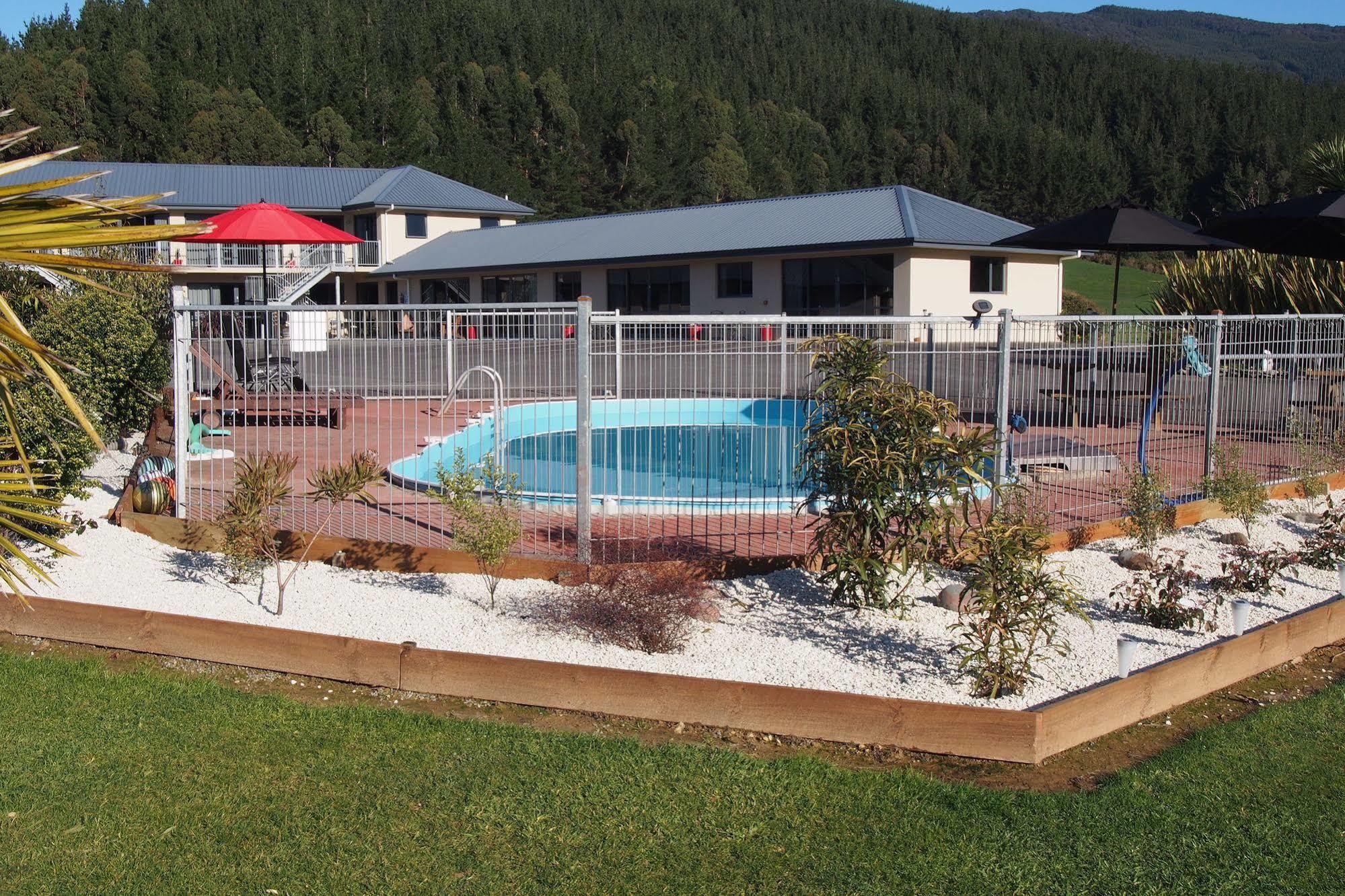 Linkwater Motel And Backpackers Buitenkant foto